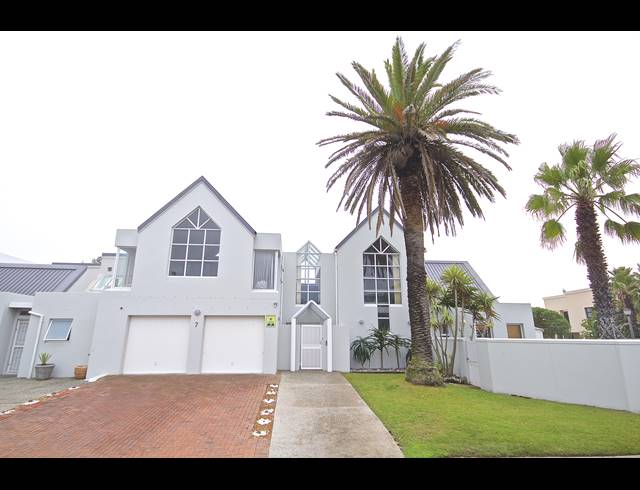 5 BEDROOM HOUSE TO LET IN SUNSET BEACH